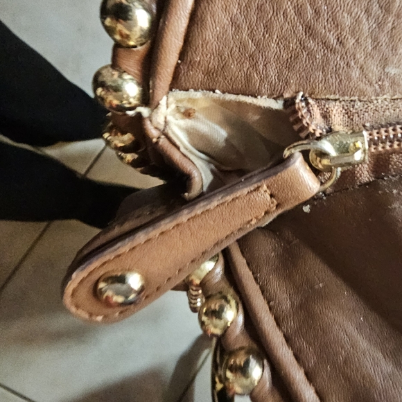 Big Buddha Grayson Handbag Pre-owned 👜 ❤️ Cream & Brown gold stud handbag! - Picture 7 of 13